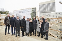 von links: Oswald Wagner, Herwig Wetzlinger, Michael Ludwig, Martin Polaschek, Eric Kandel, Michaela Fritz, Denise Kandel, Markus Müller, Eva Dichand, Anita Rieder, Heinz Faßmann, Volkan Talazoglu