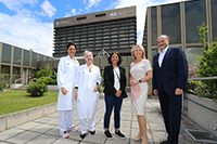 WHO-Vertreterin (Mitte) besucht Universitätsklinikum AKH Wien