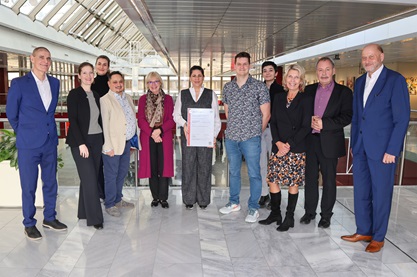 von links: Marco Doering, Katharina Mallich-P&ouml;tz, Franziska Bauer, Stephan Simek, Irene Ausserlechner, Eva Stockley, David Eschelm&uuml;ller, Carina Kapeller, Gabriela Kornek, Siegfried Gierlinger, Herwig Wetzlinger