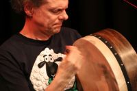 Michael Strasser mit seiner Bodhrán